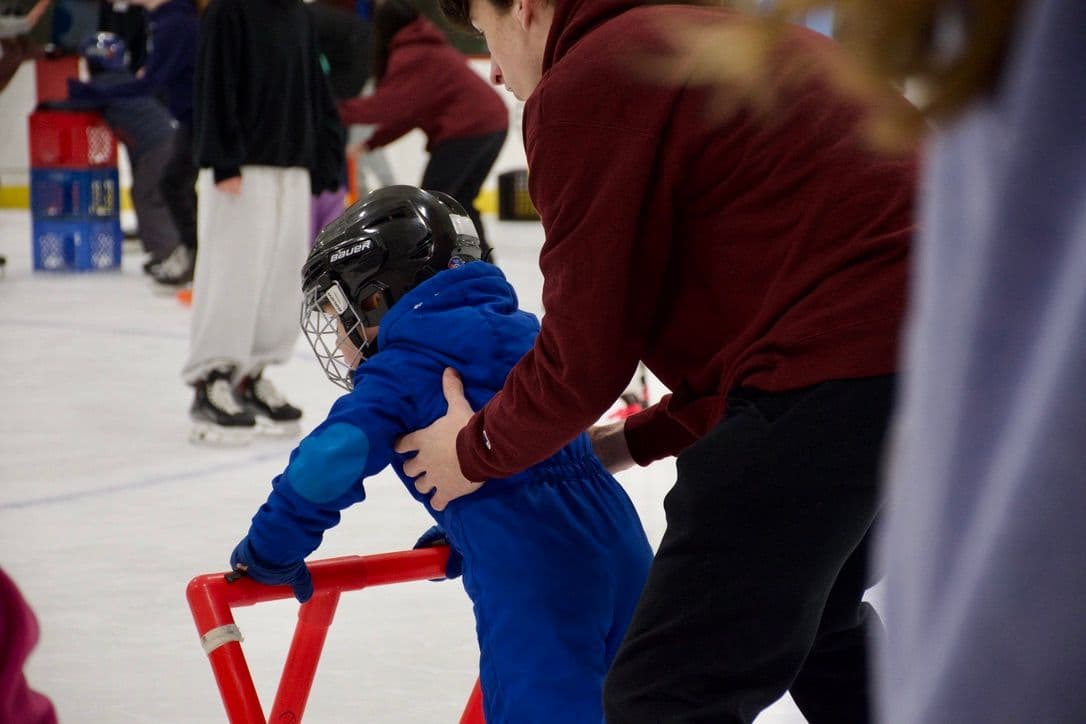 At the Academy, service comes in many forms. Sometimes, it’s as simple as tying a child’s shoelaces, offering advice after a missed shot, or helping a young girl perfect her swim stroke. Each week, hundreds of local children flock to campus to participate in the Exeter Student Service Organization (ESSO) sports lessons, organized and run by the academy’s own students. Offerings range from basketball, volleyball, and swimming to more unconventional sports such as skating and table tennis.