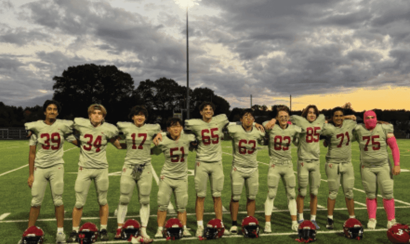 After nearly three years without a victory, Exeter’s junior varsity football team finally broke through. On Oct. 8, the Exeter JV football team received a well-deserved win after 1,064 days of tough losses. After the scoreboard settled at 40-6, the team erupted in celebration at the Pingree School. “We followed the instructions of the coaches—we also had high energy, and we wanted to win,” shared prep Barry Hang, defensive lineman on the team.
